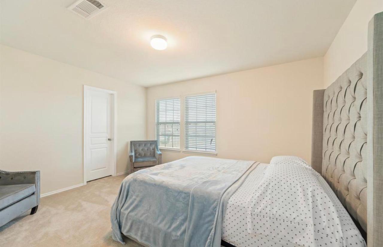 N-E-G House - Near David Wayne Hooks Airport Villa Houston Bagian luar foto